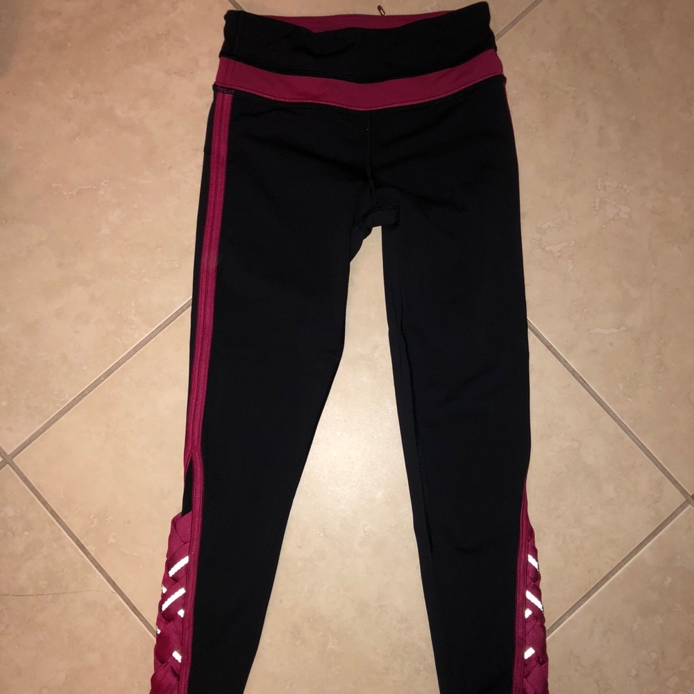 Rare Pink & Black Woven Lululemon leggings!